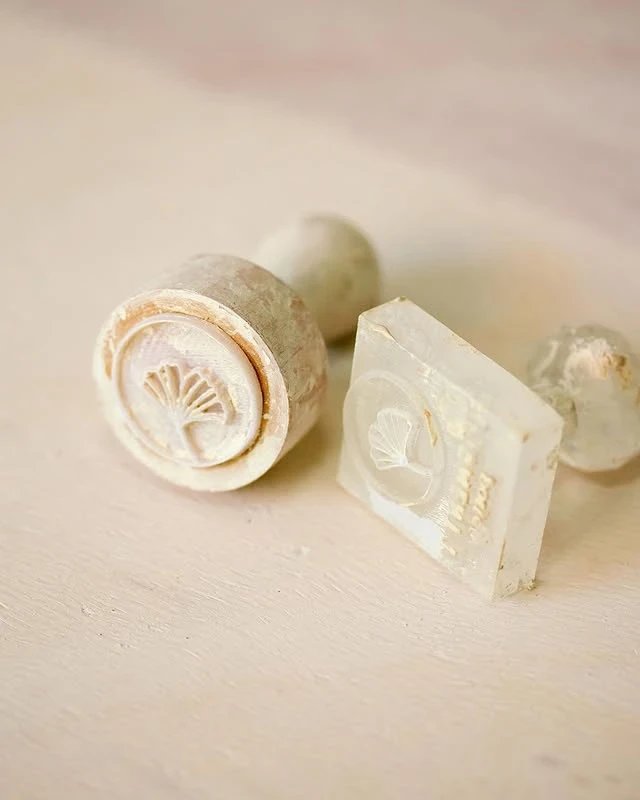 Tampons artisanaux gravés du symbole de feuille de Pigment It Pottery.